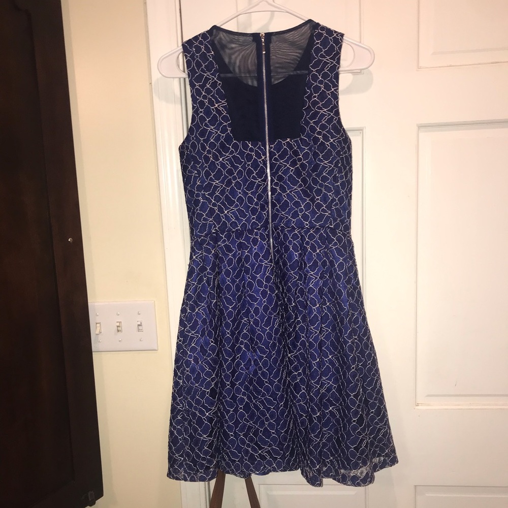 Blue dress! - Picture 2 of 3